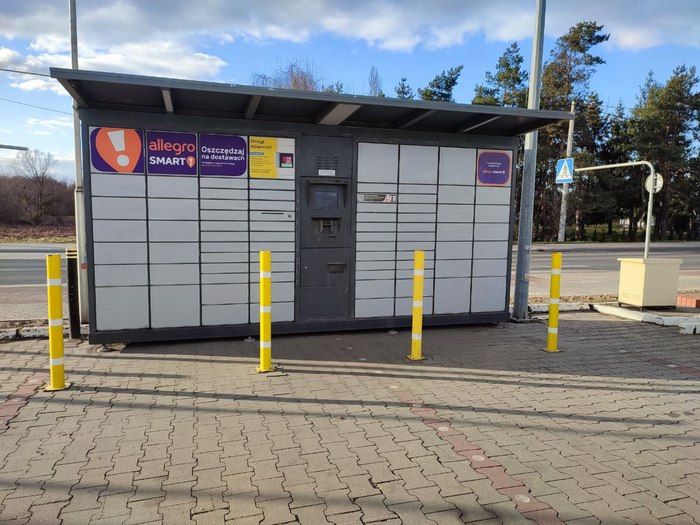 Parcel Locker RAC01F Na parkingu Prosat