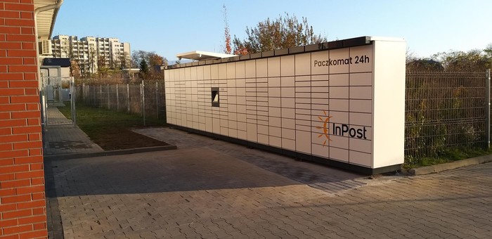 Paczkomat RAC02M Przy parkingu sklepu Lidl