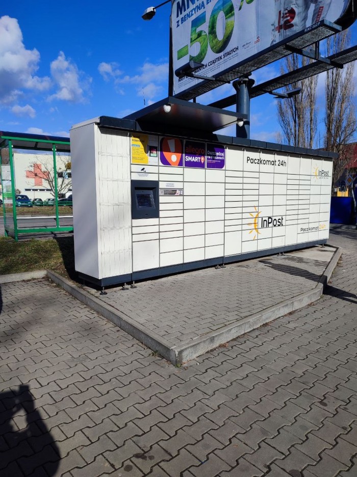 Paczkomat RAC03M Obok myjni
