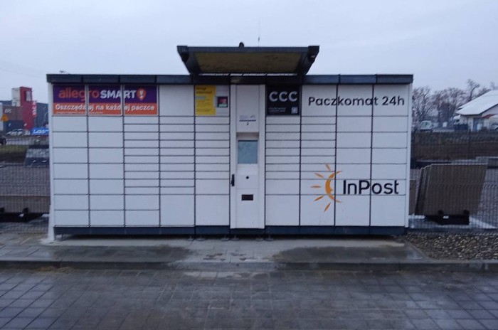 Paczkomat RAC04A na myjni samoobsługowej