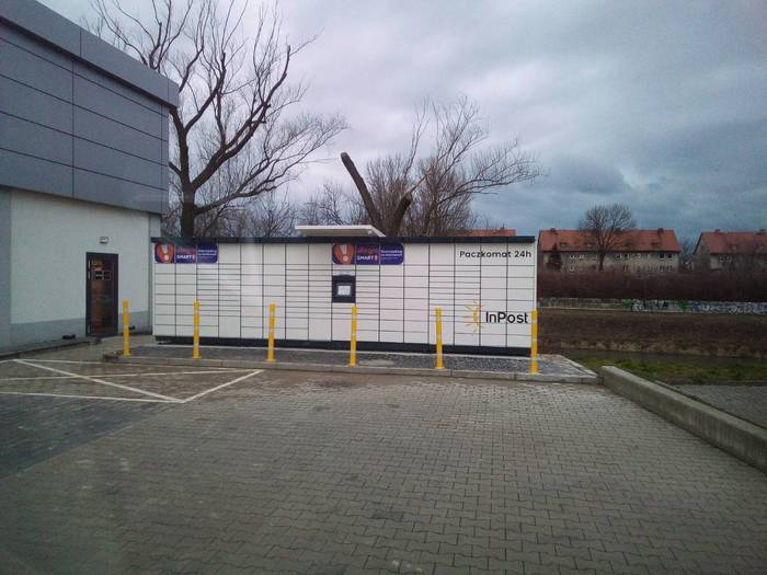 Paczkomat RAC05M Obok sklepu Lidl