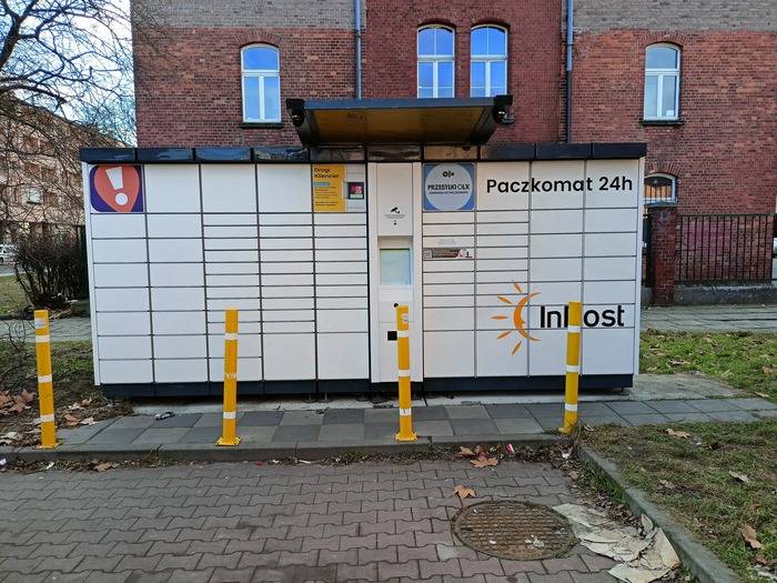 Paczkomat RAC09A Za sklepem Bażant