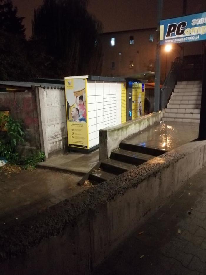 Paczkomat RAD01A Przy markecie Biedronka
