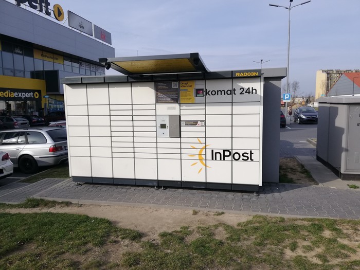 Paczkomat RAD03N Przy Centrum Handlowym
