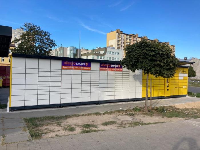 Paczkomat RAD05A Od strony strefy dostaw