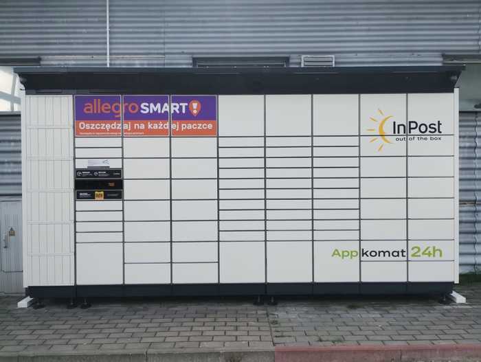 Paczkomat RAD06BAPP Obok budynku Stacji AUTO GAZ wjazd od ul. Kapturskiej