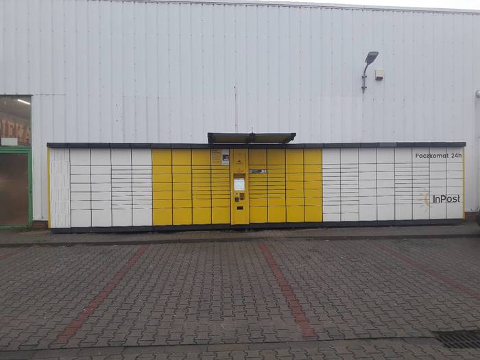 Paczkomat RAD07A Przy markecie Carrefour
