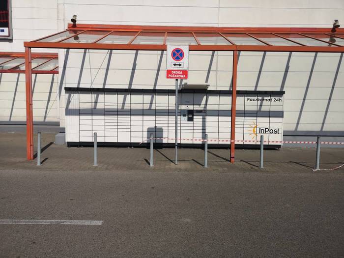 Paczkomat RAD07N Przy Centrum Handlowym M1