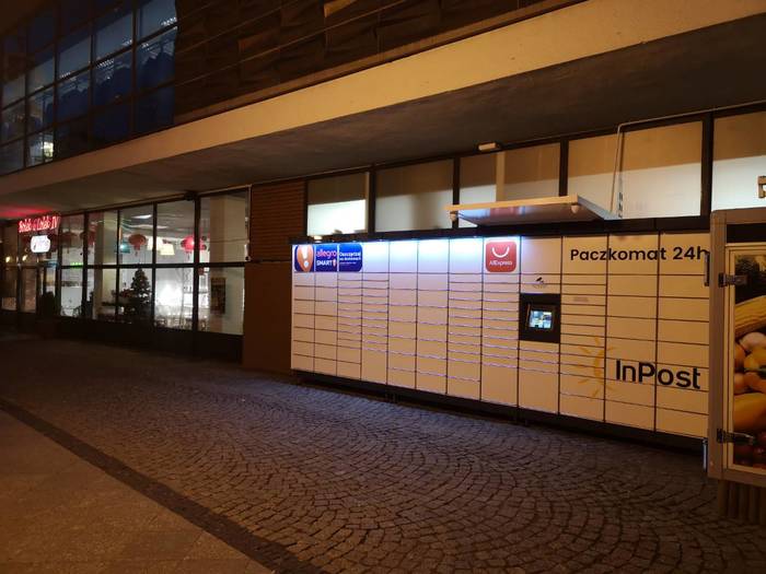 Paczkomat RAD26M Przy Rossmann