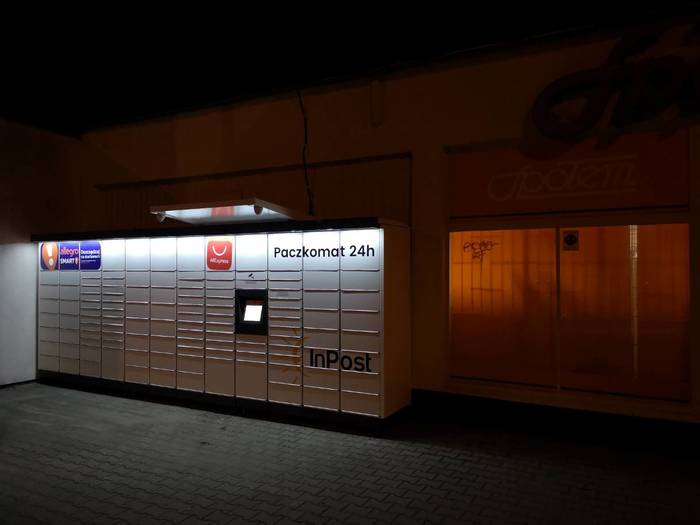 Paczkomat RAD27M Przy sklepie Społem