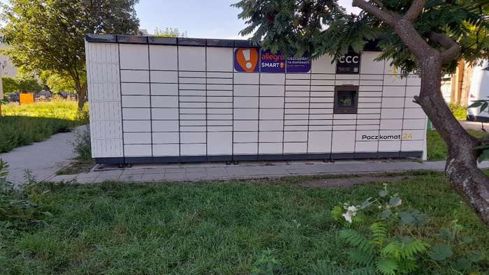 Parcel Locker RAD30M Przy bloku na ul. Piwnika 1