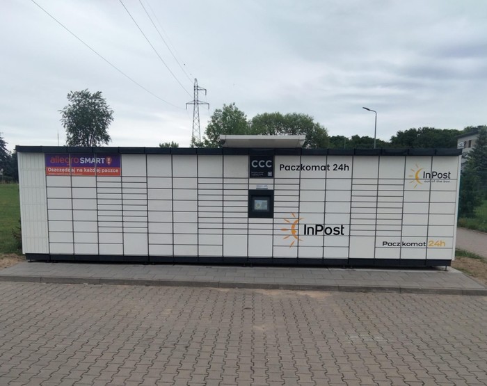 Paczkomat RAD71M Na parkingu MOSiR Radom
