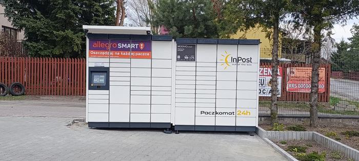 Paczkomat RAD78M Przy sklepie spożywczym Elmas