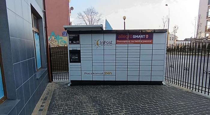 Paczkomat RAD79M Przy sklepie Żabka