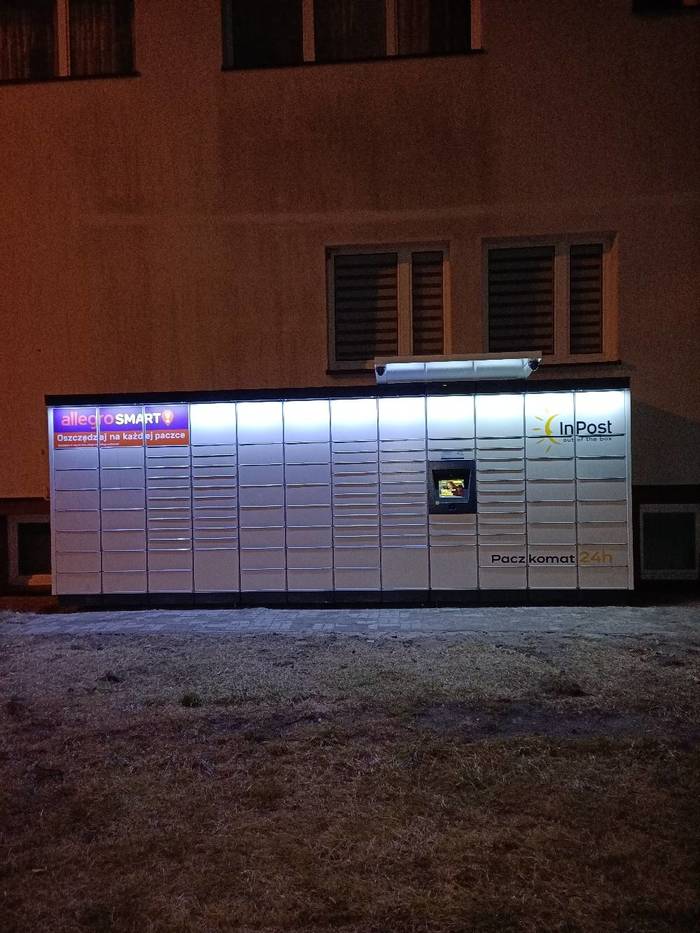 Paczkomat RAE01M Tylny parking sklepu GS NISKO