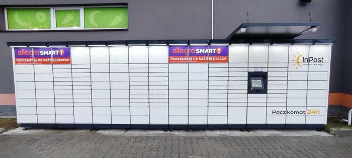 Paczkomat RAH01M Przy sklepie Delikatesy Centrum