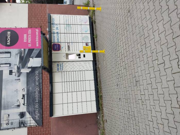 Paczkomat RAL01ML Przy Sklepie Centrum Odzieży i Obuwia