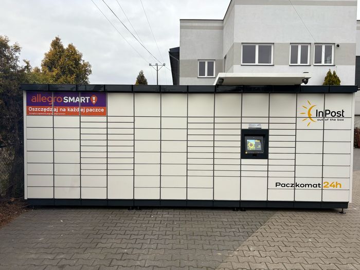 Paczkomat RAS06M Przy budynku usługowym