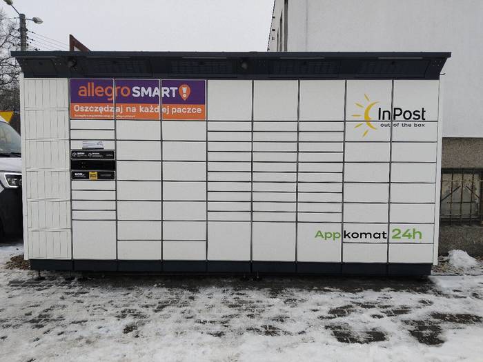 Paczkomat RAWN01BAPP przy budynku
