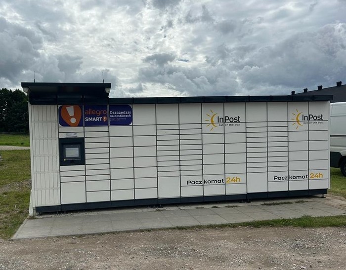 Paczkomat RBQ01M Na terenie sklepu spożywczego