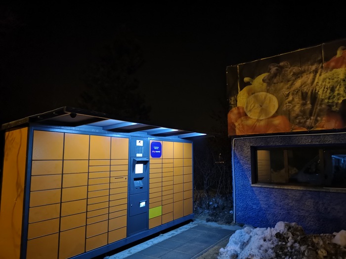 Parcel Locker RCJ01F Na parkingu przy Hurtowni warzyw i owoców