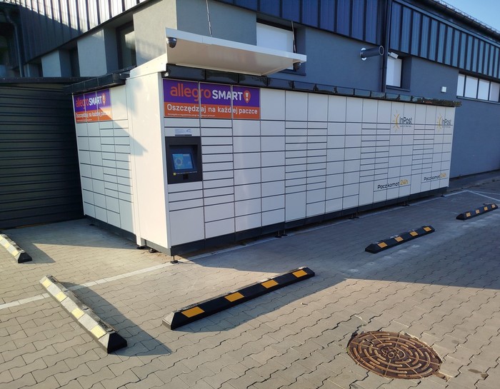 Paczkomat RCK01M przy sklepie Lewiatan
