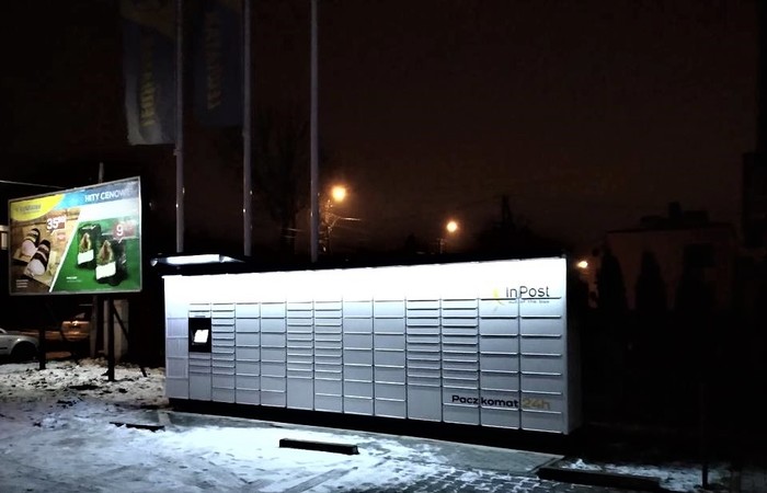 Parcel Locker RDA06M Na parkingu marketu Lewiatan