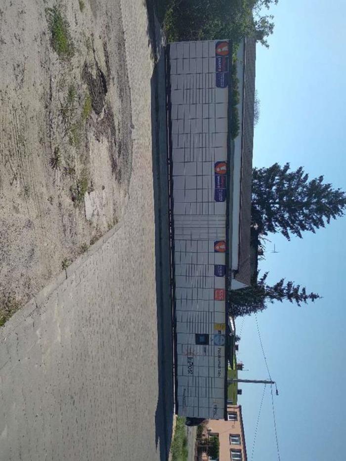 Paczkomat RDJ01M Na parkingu sklepu Twój Market