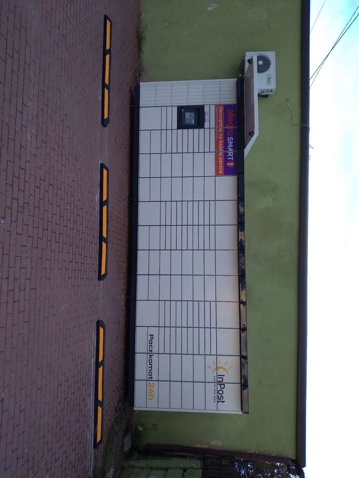Paczkomat RDJ03M przy sklepie spożywczym