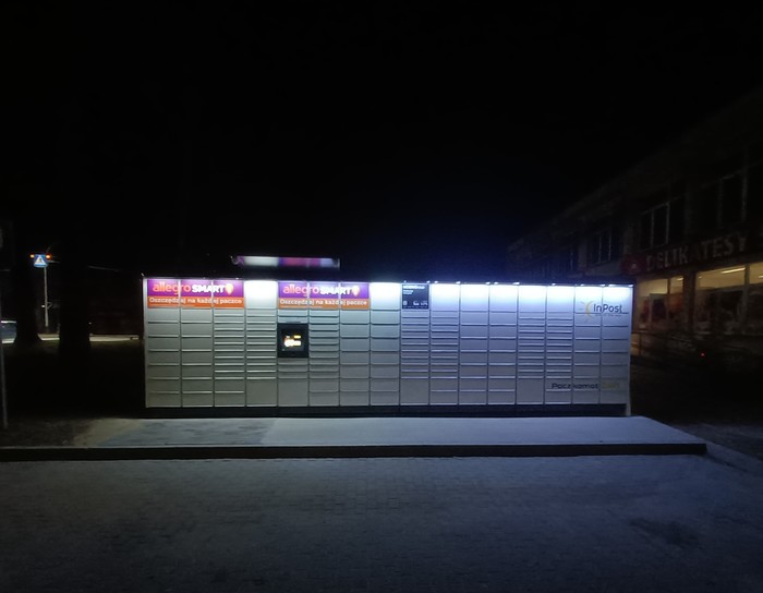 Paczkomat RDK04M Na parkingu