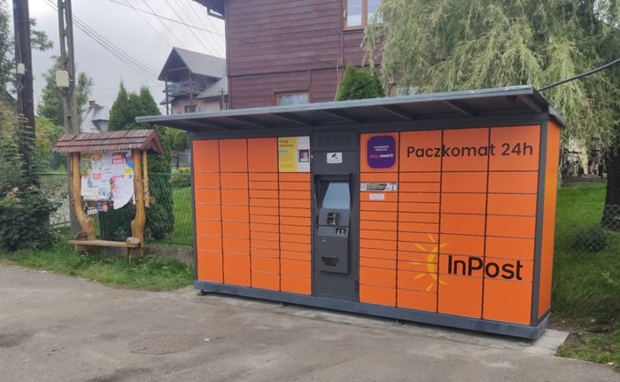 Parcel Locker RDO01G Przed sklepem