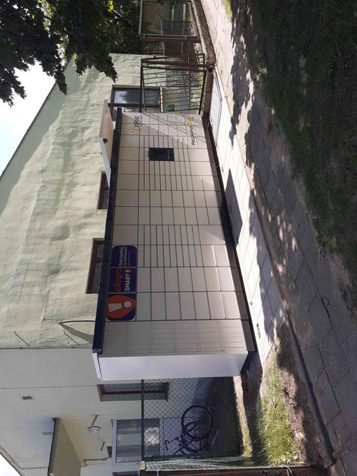 Paczkomat RDP07M Przy wejściu na teren bazy
