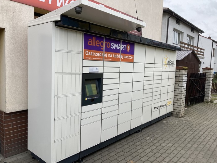 Paczkomat RDP10M przy sklepie
