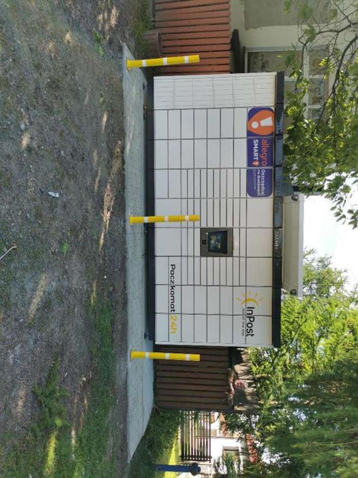 Paczkomat RDT01M Przed sklepem