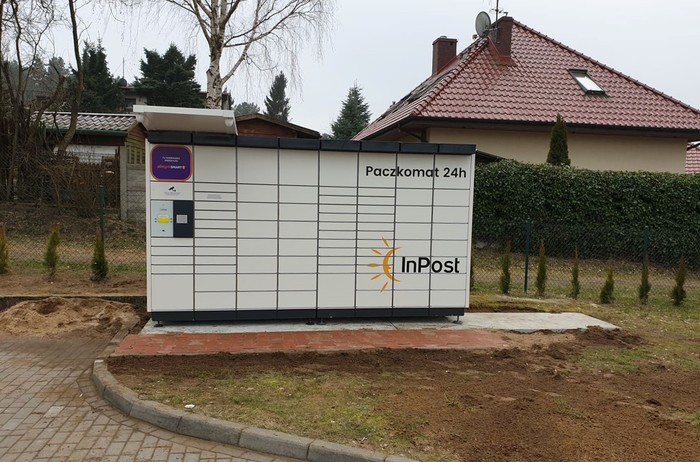 Paczkomat RDU01N Na parkingu przy sklepie Odido