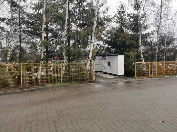 Paczkomat RDW02M Przy wjeździe na posesję prywatną
