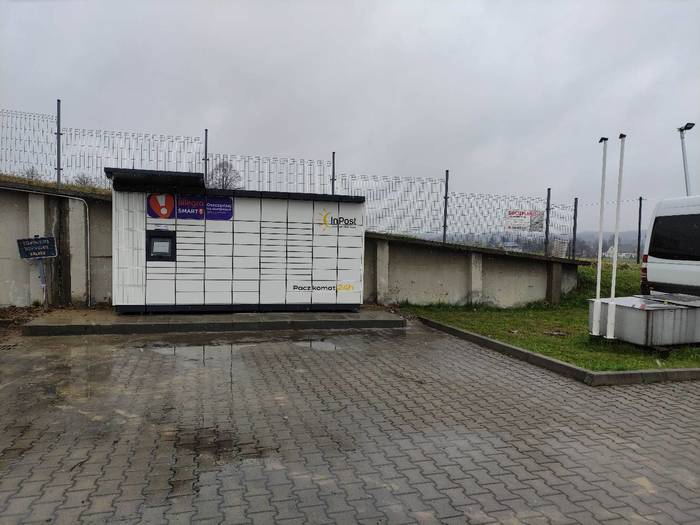 Paczkomat RDX01M Przy Stacji Paliw i kopleksie BAKOS