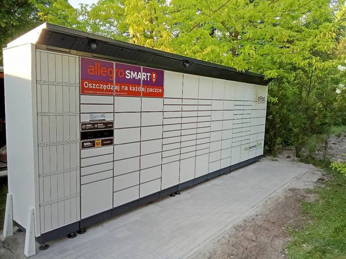 Parcel Locker RDZV01BAPP przy wjeździe na posesję