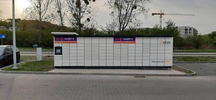 Paczkomat RED11M Parking przed Parkiem Handlowym