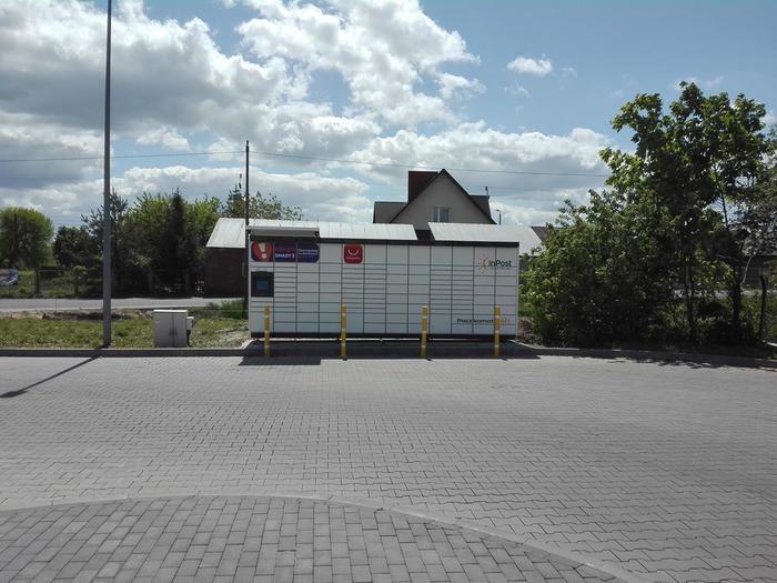 Paczkomat RFA01M Na stacji paliw MOYA