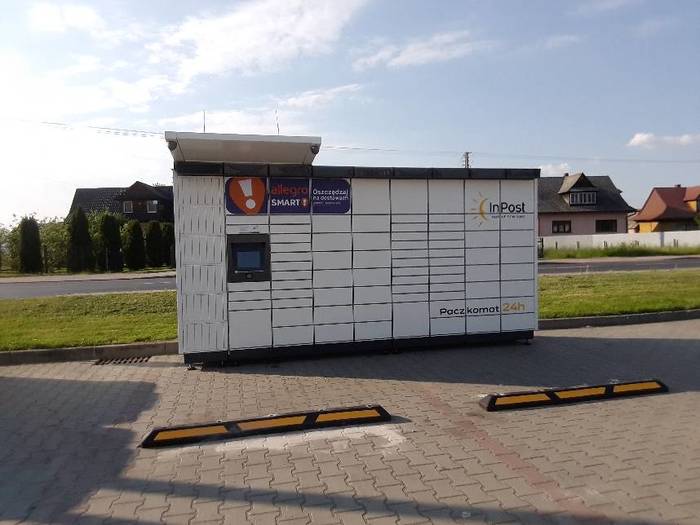 Paczkomat RGI01M Na Parkingu przy Markecie Biela
