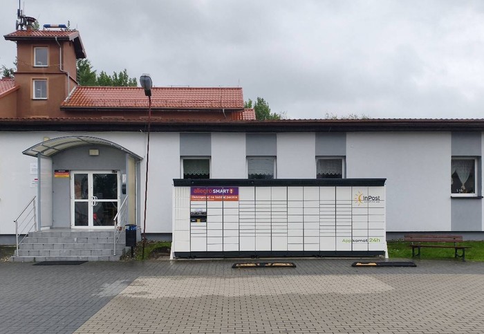 Paczkomat RIK01BAPP na parkingu Centrum Informacji Rudnik
