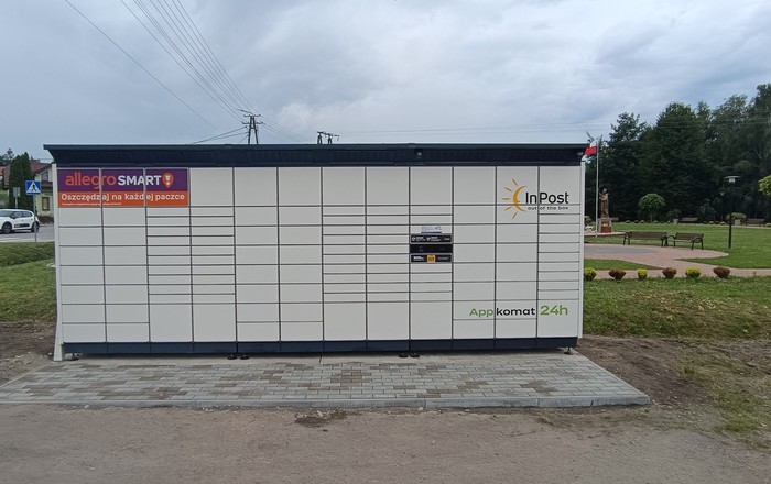 Paczkomat RKE01BAPP Przy sklepie wielobranżowym