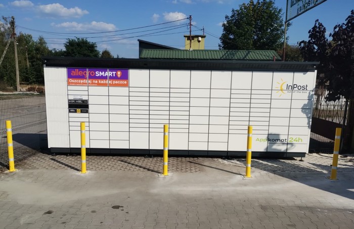 Parcel Locker RML01BAPP Parking przed sklepem