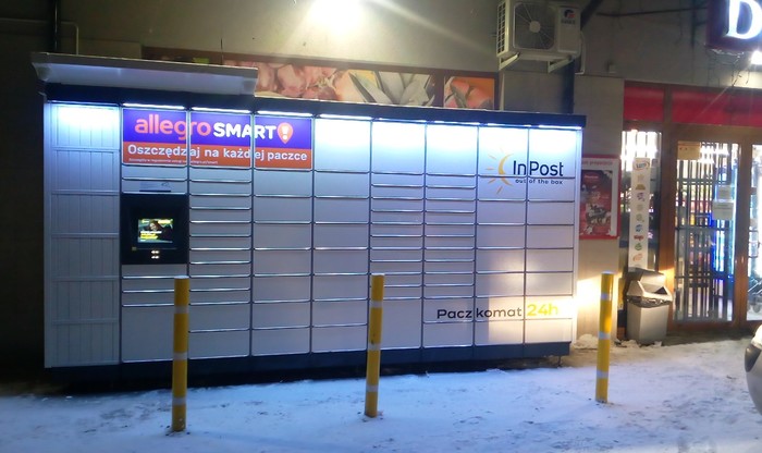 Parcel Locker RNX04M Obok sklepu Top Market