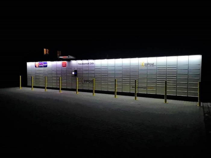 Parcel Locker ROA01N Na parkingu za budynkiem Centrum Medycznego KORMED