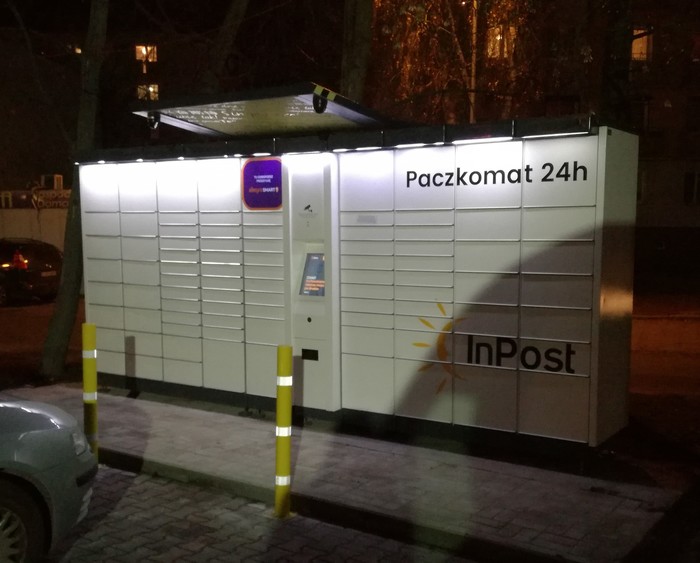 Paczkomat ROG01A Na parkingu przy sklepie Lewiatan