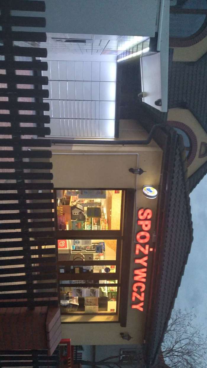 Paczkomat ROG05M Przy sklepie spożywczym