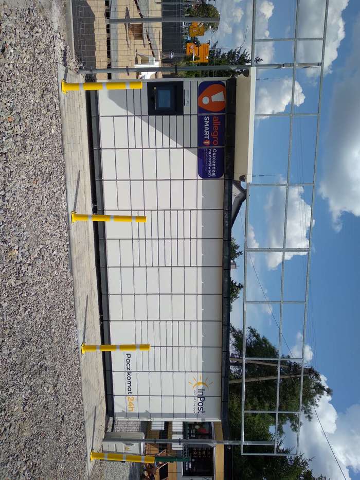Paczkomat ROK04M Na parkingu
