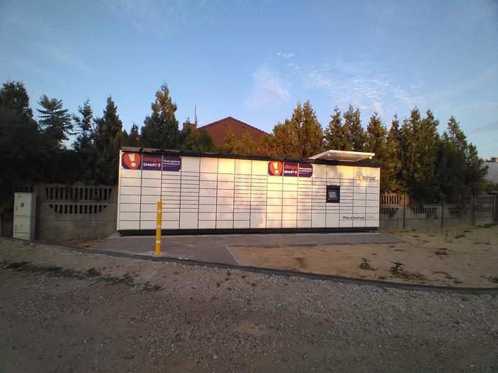 Paczkomat ROK05M Przy skrzyżowaniu ul. Chabrowa/Rolna